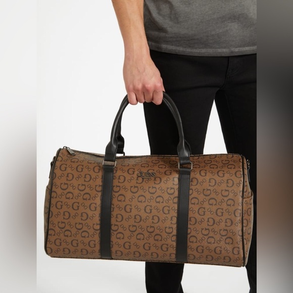 New GUESS Logo Travel/Duffle Bag - Picture 1 of 9